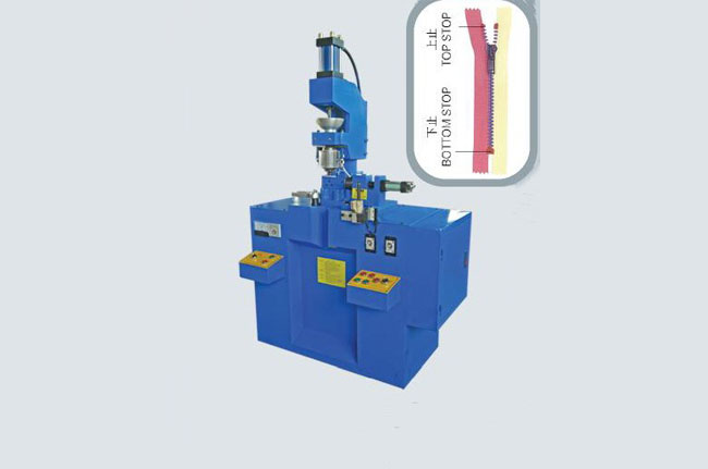 半自動(dòng)開(kāi)門(mén)式注塑機（TYM-207D）